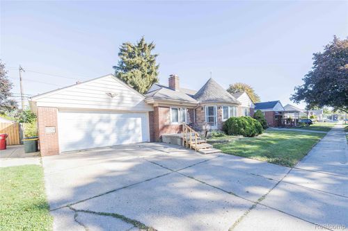 18001 Elizabeth St, Roseville, MI, 48066-2564 | Card Image