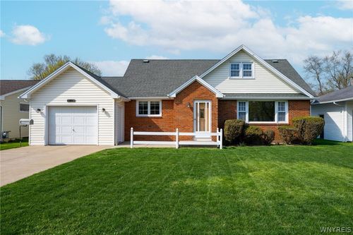 40 Woodmar Ter, West Seneca, NY, 14224-4135 | Card Image