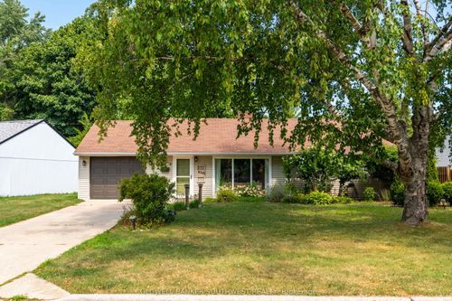 830 Retlaw Dr, Sarnia, ON, N7V2W7 | Card Image