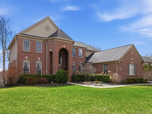 3235 Woodview Cir, Lake Orion, MI, 48362-2068 | Card Image