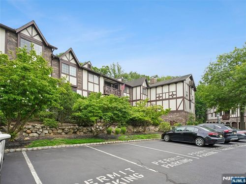 2710 Hemingway Ln, Mahwah, NJ, 07430-2385 | Card Image