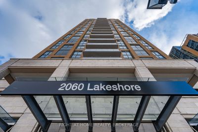 802 - 2060 Lakeshore Rd, Condo with 3 bedrooms, 2 bathrooms and 2 parking in Burlington ON | Image 3