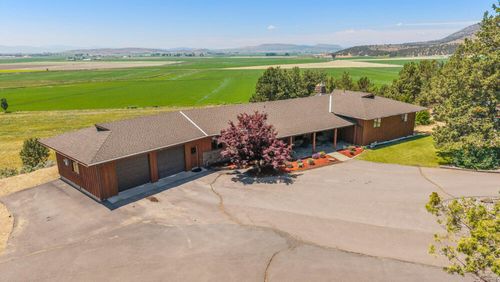 18610 Taylor Rd, Klamath Falls, OR, 97603-9702 | Card Image