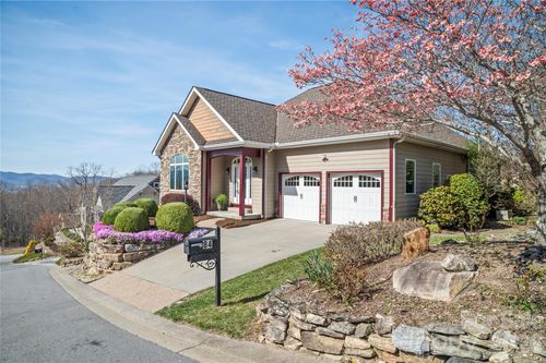 84 Deep Valley Ln, Hendersonville, NC, 28791-2800 | Card Image