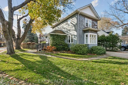 289 Spruce St, Oakville, ON, L6J2G8 | Card Image