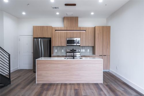 b-5614 Larkin, Houston, TX, 77007 | Card Image