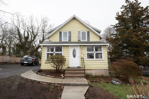 25 Vera St, East Haven, CT, 06512-3544 | Card Image