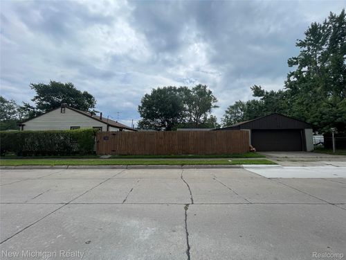 25523 Wiseman St, Roseville, MI, 48066-3754 | Card Image