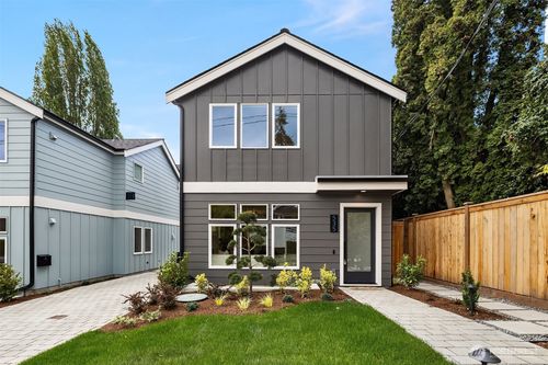 535 N 70th St, Seattle, WA, 98103-5122 | Card Image