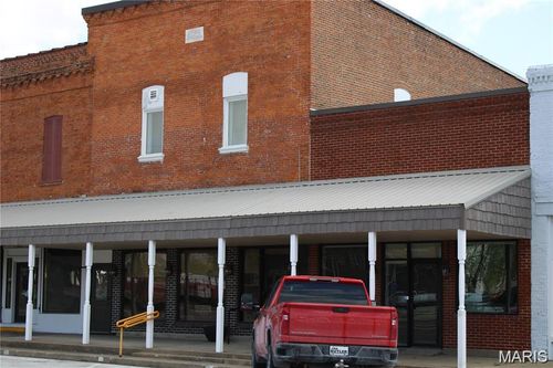 109 S Center St, Shelbina, MO, 63468-1301 | Card Image