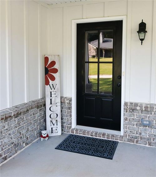 951 Oconee Ln, Commerce, GA, 30529-4105 | Card Image