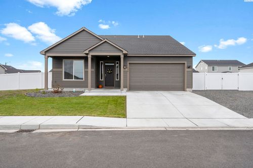 308 Ruby Ave, Grandview, WA, 98930-6102 | Card Image