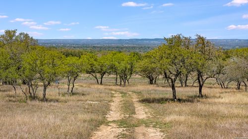 16 Lewis Rd, Boerne, TX, 78006-7834 | Card Image