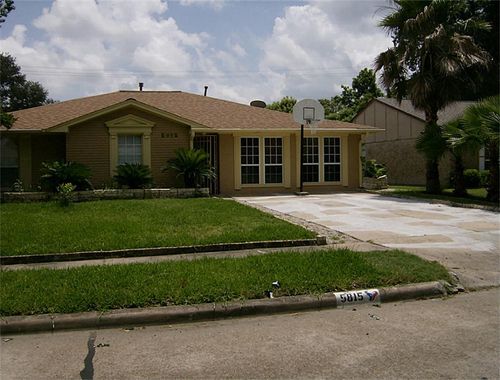 5815 Farwell Dr, Houston, TX, 77035-5411 | Card Image