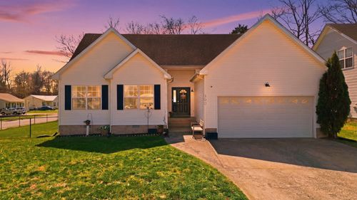 300 Chalet Cir, Clarksville, TN, 37040-1640 | Card Image