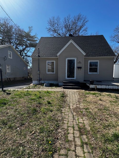 517 N Vine St, Du Quoin, IL, 62832-2047 | Card Image