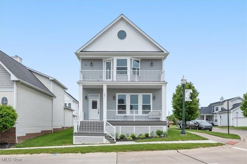 381 Driftwood Dr, Lorain, OH, 44052-2000 | Card Image