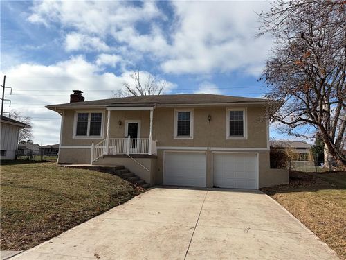 302 Nw Shamrock Ave, Lees Summit, MO, 64081-1619 | Card Image