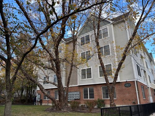 unit-201-4 Lowe St, Norwalk, CT, 06854-3543 | Card Image