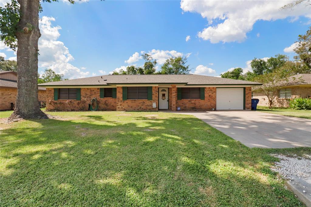 Marshall St, West Columbia, TX 77486