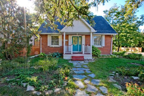 198 Mill St, Richmond Hill, ON, L4C4B2 | Card Image