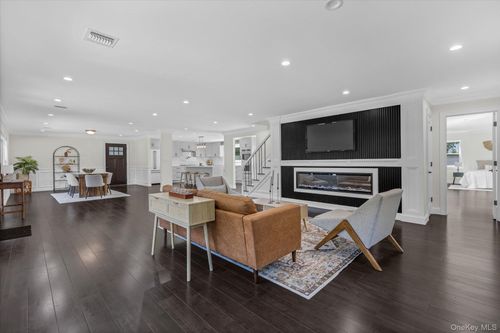 15 Severin Pl, Huntington, NY, 11743-2121 | Card Image