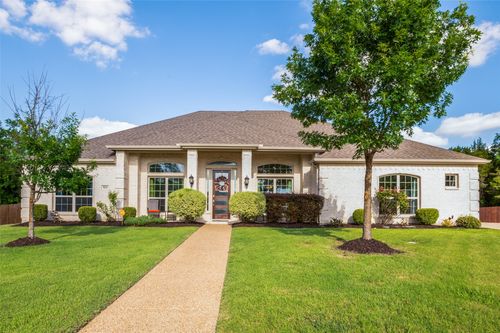 824 State St, Desoto, TX, 75115-3711 | Card Image