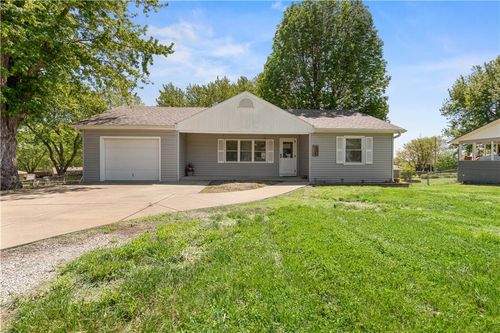 8505 Penner Ave, De Soto, KS, 66018-8322 | Card Image