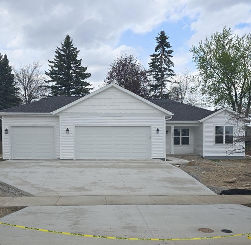 410 Village Ln, RIPON, WI, 54971-5600 | Card Image