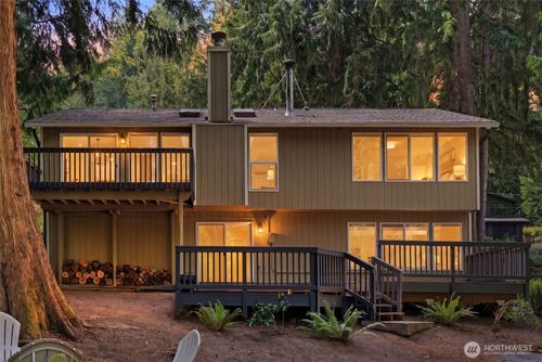 895 Highwood Drive Sw, Issaquah, WA, 98027 | Card Image
