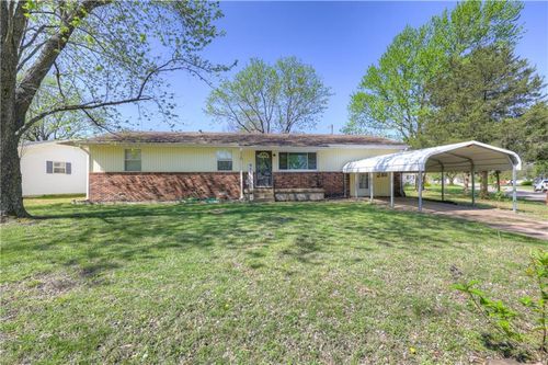 521 Sunset Cir, Columbus, KS, 66725-1064 | Card Image