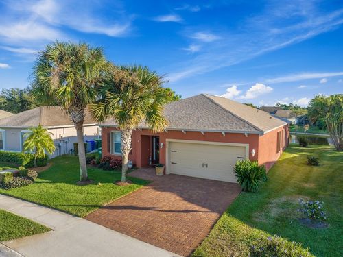 221 Briarcliff Cir, Sebastian, FL, 32958-8692 | Card Image