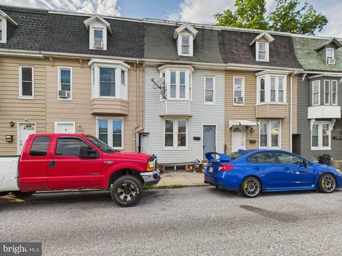 1033 E Poplar St, YORK, PA, 17403-1824 | Card Image