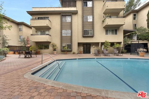 204-6700 Hillpark Dr, Los Angeles, CA, 90068-2166 | Card Image