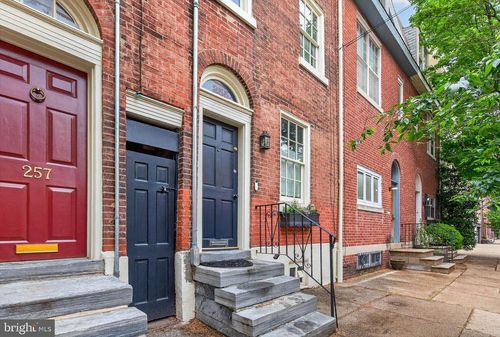 255 Queen St, PHILADELPHIA, PA, 19147-3318 | Card Image