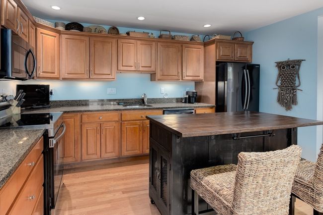 APT-3 - 74 E Main St, House other with 3 bedrooms, 3 bathrooms and 4 parking in Gloucester MA | Image 8
