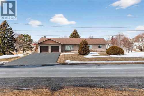 3507 Rue De L'Anse, Tracadie-Sheila, NB, E1X1B3 | Card Image