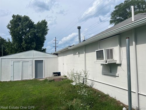 8216 Lakeshore Rd, Lexington, MI, 48450-9612 | Card Image