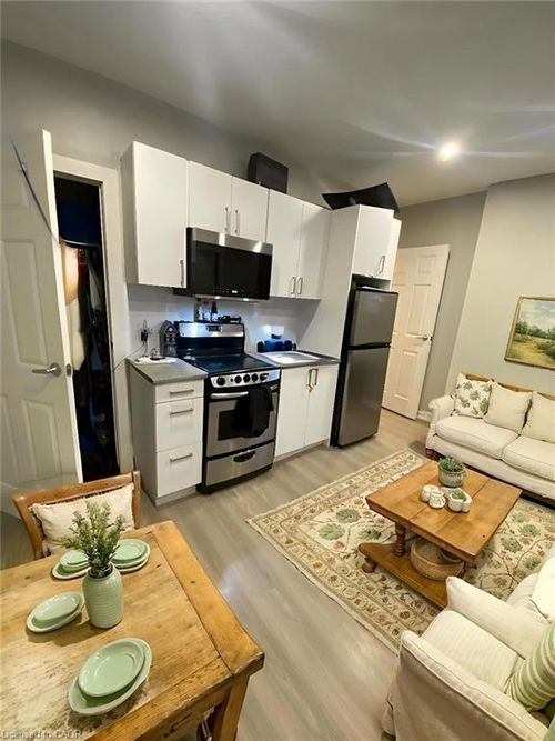 203-72 Victoria Ave S, Hamilton, ON, L8N2S7 | Card Image