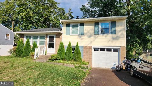 111 Maplewood Dr, DOUGLASSVILLE, PA, 19518-1540 | Card Image