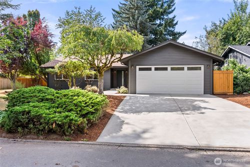 15203 111th Ave Ne, Bothell, WA, 98011-4820 | Card Image