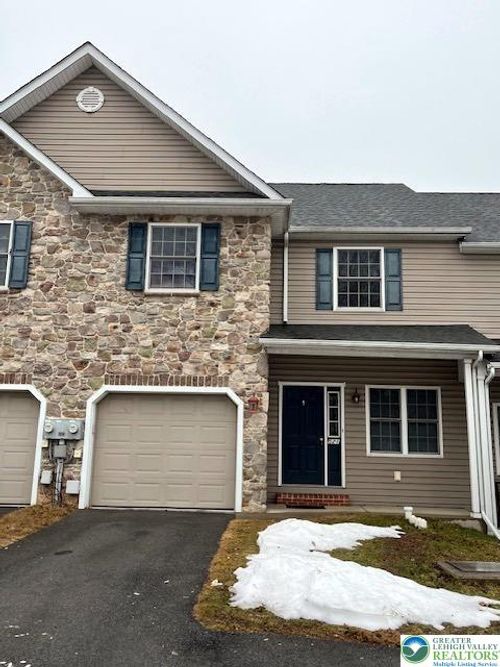 521 Kemmerer Ln, Allentown, PA, 18104-9340 | Card Image