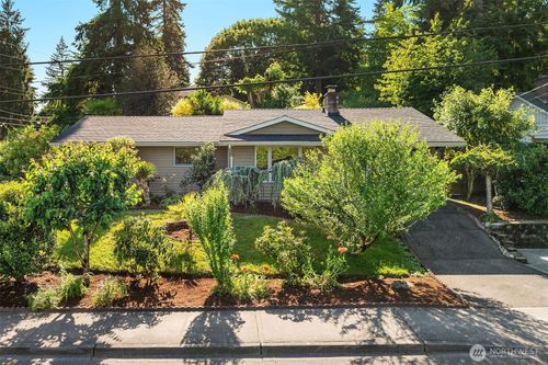 2741 128th Ave Se, Bellevue, WA, 98005-4326 | Card Image