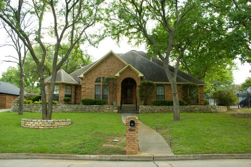 34 Rolling Hills Cir, Denton, TX, 76205-8542 | Card Image