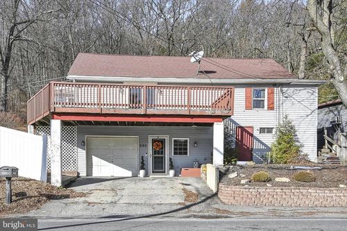 225 Owl Creek Rd, TAMAQUA, PA, 18252-4229 | Card Image