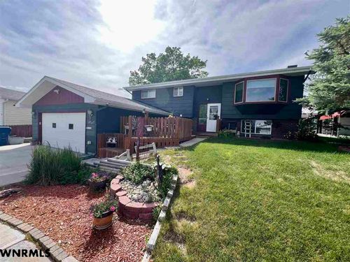 47 Western Dr, Gering, NE, 69341-1526 | Card Image
