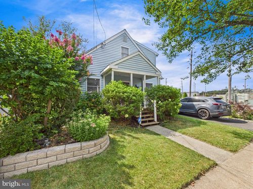 566 Linden St, Bristol, PA, 19007-3507 | Card Image