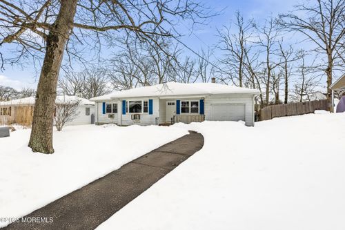 422 Shady Ln, Howell, NJ, 07731-1919 | Card Image