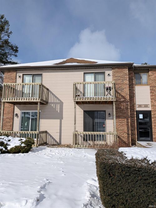 219 E Clarinet Boulevard, Elkhart, IN, 46516 | Card Image