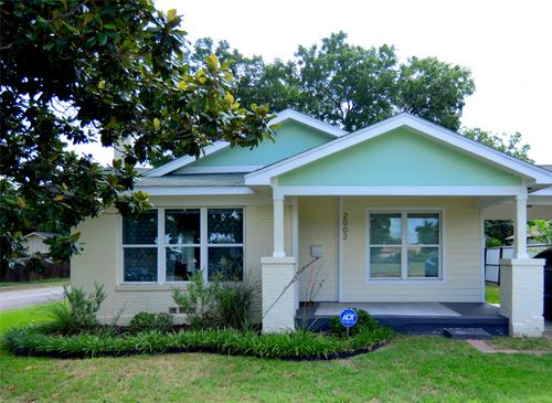 2002 Seevers Ave, Dallas, TX, 75216-1822 | Card Image